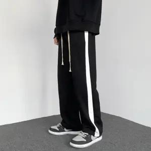 [모로엠] 남성 와이드핏 사이드 배색 포인트 팬츠 DMS-PTA-Q4226523