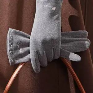 터치가능 방한장갑 스마트폰 겨울선물 물결 보온 보아퍼 장갑 예쁜장갑 겨울장갑 터치장갑 용품 따듯한