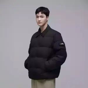 내셔널지오그래픽 남성용 N244MDW950 카라 경량 구스 다운 점퍼 CARBON BLACK