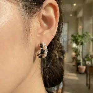 진주 시크 블랙 벨벳 골드포인트 링 귀걸이 - 20mm