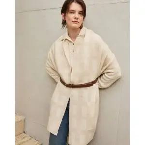 매장정품 DAKS 닥스 [쇼핑백동봉] 베이지 리버시블 울 캐시미어혼방 포켓 와이드숄 DBMU5F866 840607