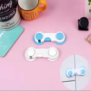 손잡이잠금장치 문보조장치 키잠금장치 컵핸들돌출형 블랙잠금장치 호텔문잠금장치 컵핸들잠금장치 문강도제품 화재안전장치 열림방지 도어 서랍장 TV장 1P 가구 안전잠금장치 잠금장치