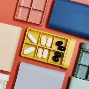 약통 약통분리저장 접이식약통 컬러약통 약통가방 미니소품보관함 약물보관함 소형약통 약통키링 의약품박스 대용량의약품통 일주일약통 알람약통 약통박스 휴대용원형보관함 휴대용 슬라이드