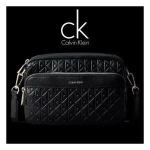 매장정품 캘빈클라인 캘빈 클라인 Calvin Klein 엠보씽 로고 남자 여자 카메라 크로스백 1477977