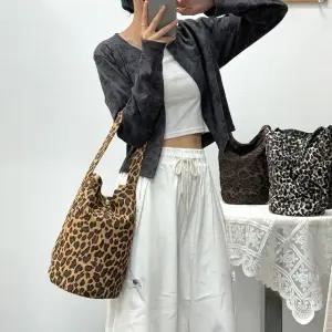 원통 호피 숄더백 (WFJ65S3)