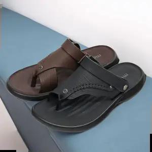 남성여름슬리퍼 편한 쿠션감 소가죽 뒤꿈치 스트랩 조리 슬리퍼 샌들