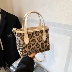 솔저스2 여자 크로스백 추동 가방 스몰 레오파드 와이드 숄더백 핸드백 크로스 폰백 OPH4