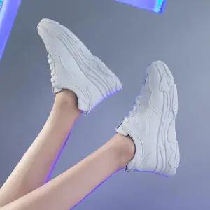 심플 디자인 원화이트 여성 어글리 슈 WFGUFPV