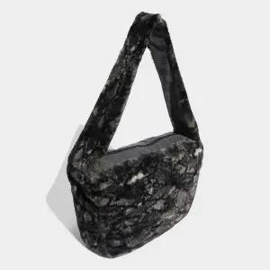 [아디다스오리지널스](신세계 사우스시티)[악세사리] 쇼퍼 백 (JY2626) 아디다스오리지널 블랙