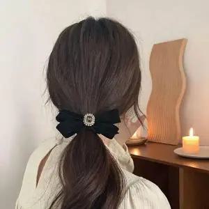 [하프클럽/셀러허브_여성트랜드패션]데일리 벨벳큐빅머리끈 장식 벨벳헤어