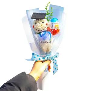 졸업식 꽃다발 레터링문구 졸업 수료식 발표회 학사모 킨더조이 비누꽃 꽃 한송이 꽃다발 단체 선물 포장