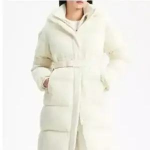 뉴발란스 매장정품 W 프리미엄 벨티드 구스 롱다운 화이트 (NBNPD4W152_39)