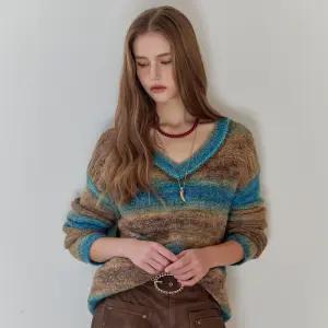 [MAXZA] 그라데이션 스트라이프 비즈 브이넥 니트