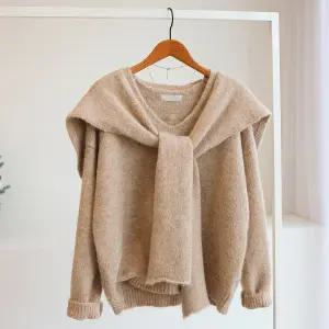 [잇수다] 니잉슈 소프트 브이넥 울 니트 + 레이어드 숄 세트