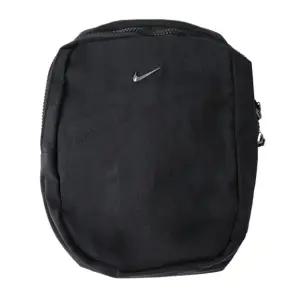 나이키크로스백 EQJ HF7038-013 아우라 크로스바디 백(5L)