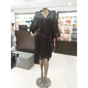 갤러리아 블랙 샤무즈 레이스 로브가운(나이트가운) WBWGN3I23T