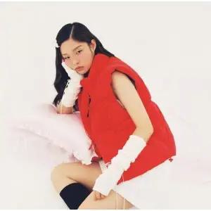 [르꼬끄](강남점)[이월][50% OFF][BMUET(TE) X LECOQ] 다운 베스트 RED / QP422ODVO7