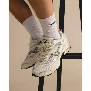 [미즈노](센텀시티점) 발 볼 넓은 라이프스타일 데일리 운동화 MXR_D1GA245103