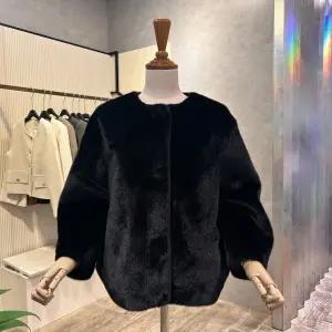 [대구백화점] [ab.f.z]페이크 퍼 라운드 백밴딩 자켓(AOZ4FFF81)