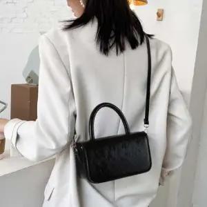 AN6066T acom 패션잡화 blue 여성 락스터드 핸드폰 클러치백 백팩 화장품파우치 손 bequem 숄더 큐브