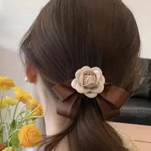 여성 카멜색 머리 꽃리본 집게핀 데이트 졸업식 실크리본 리본헤어핀