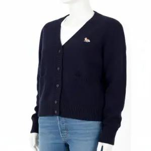 [메종키츠네]MAISON KITSUNE 생산 BABY FOX PATCH BOXY CARDIGAN HW00503KT1006-NAP480 베이비폭스 패치...