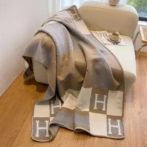 무릎담요 격자무늬 명품담요 쇼파 로고 거실 체커보드 스트라이프 따뜻한 담요