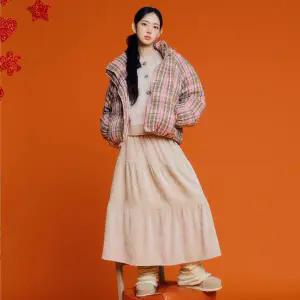 [롯데백화점]써스데이 아일랜드 [KiiiKiii 착용] 체크 후드 덕 다운 점퍼(T258MDJ931W)