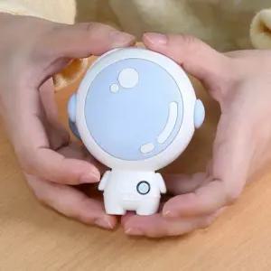 추위로 나를 지켜주는 우주비행사 생일선물 귀여운 손난로 휴대용 USB 충전식 핫팩