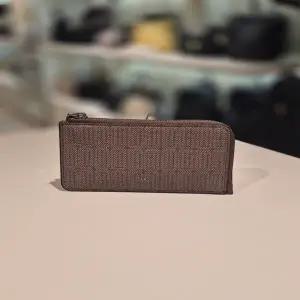 [닥스] DBHO6E758 [헤링본PVC] 브라운 가죽콤비 멀티지퍼홀더 닥스핸드백 닥스가방 DBHO6E758W3