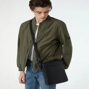 닥스 액세서리 남성 25SS [스테디셀러] 블랙 음각로고 소가죽 크로스백 WBBA5E730BK