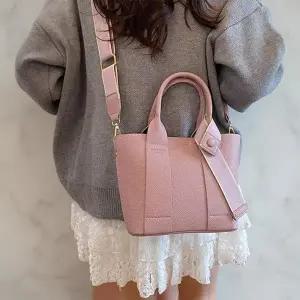 [다잇템] 여성 들러리 일상용 핸들 톤인톤 패션 쓰리웨이 크로스백