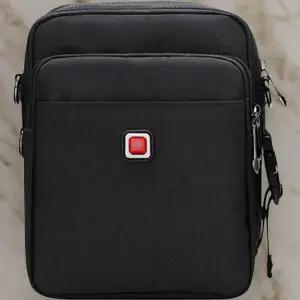 남성 경량 여행용 가방 다용도 수납 블랙 중년 크로스백