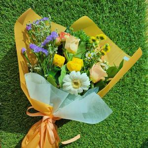 [꽃같은하루] 제철꽃 계절 한다발 M 생화 랜덤 꽃다발 택배 꽃 배달 싼곳