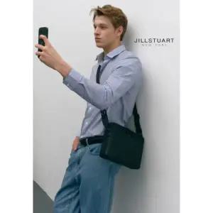 [롯데백화점]질스튜어트 [LUKE] 루크 블랙 소가죽 크로스백 JUBA5F632BK