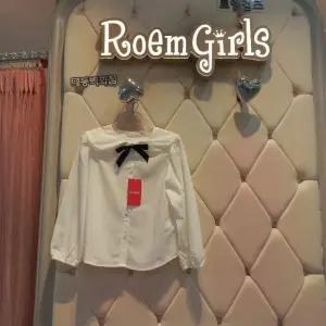 로엠걸즈 DP01 리본 브로치 레이스  블라우스 리본 브로치레이스 블라우스  RGBW2581P