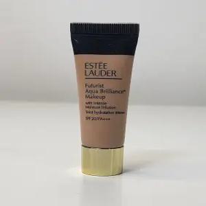 에스티로더 퓨쳐리스트 아쿠아 브릴리언스 파운데이션 1CO 쿨포스린