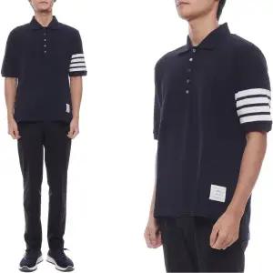 [톰브라운](마산점) 25FW 남성 사선 스트라이프 폴로 반팔티셔츠 (MJP136G 07976 415 25F)