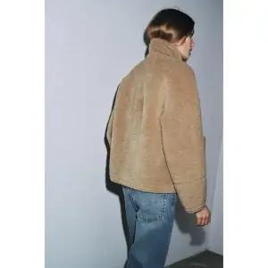 [국내] 자라 ZARA ZW 컬렉션 양면 페이크 시어링 재킷 - 미디움 카멜 3548/242/756 5364368