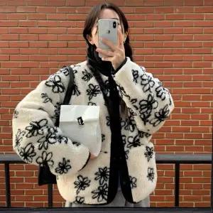 양면 플라워 뽀글이 후리스 자켓 데일리 여행 출근 룩  간절기 아웃도어 FREE 사이즈