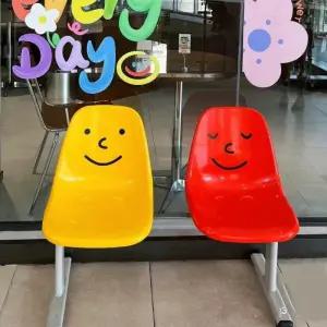 버스정류장 의자 플라스틱 벤치 카페 웨이팅 야구장