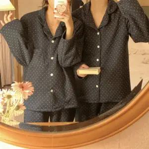 론리도트 커플 누빔 파자마세트