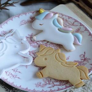 일본 만화 말 모양 비스킷 커터 스탬프 가정용 베이킹 도구 동물 설탕 크림 쿠키 틀 해 기념