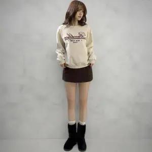 [옷자락]여성 기모 브룩클린 자수 오버사이즈 맨투맨_P414576150