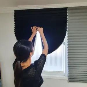 붙이는 셀프 부직포 암막블라인드 블랙 WFIPV6K