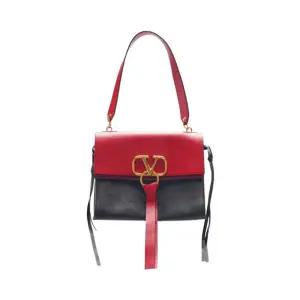 [중고명품] 레드 블랙 V 링 미듐 숄더백