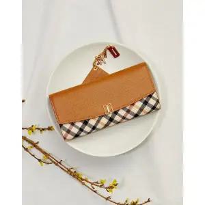 [롯데백화점]닥스 액세서리 [선물포장/쇼핑백동봉][VICTORIA] 브라운 체크배색 DD로고 3단 장지갑 DCWA4E42