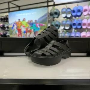 [크록스] 크록스 스톰프 피셔맨 샌들 209938-001 블랙