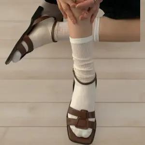 여성 단순 더블 스트랩 발목 리본 사각코 가죽 샌들