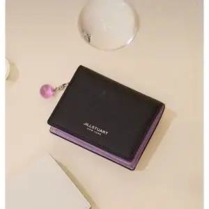 [롯데백화점]질스튜어트 [선물포장+쇼핑백] 블랙 로고배색 소가죽 반지갑 JAWA5F921BK